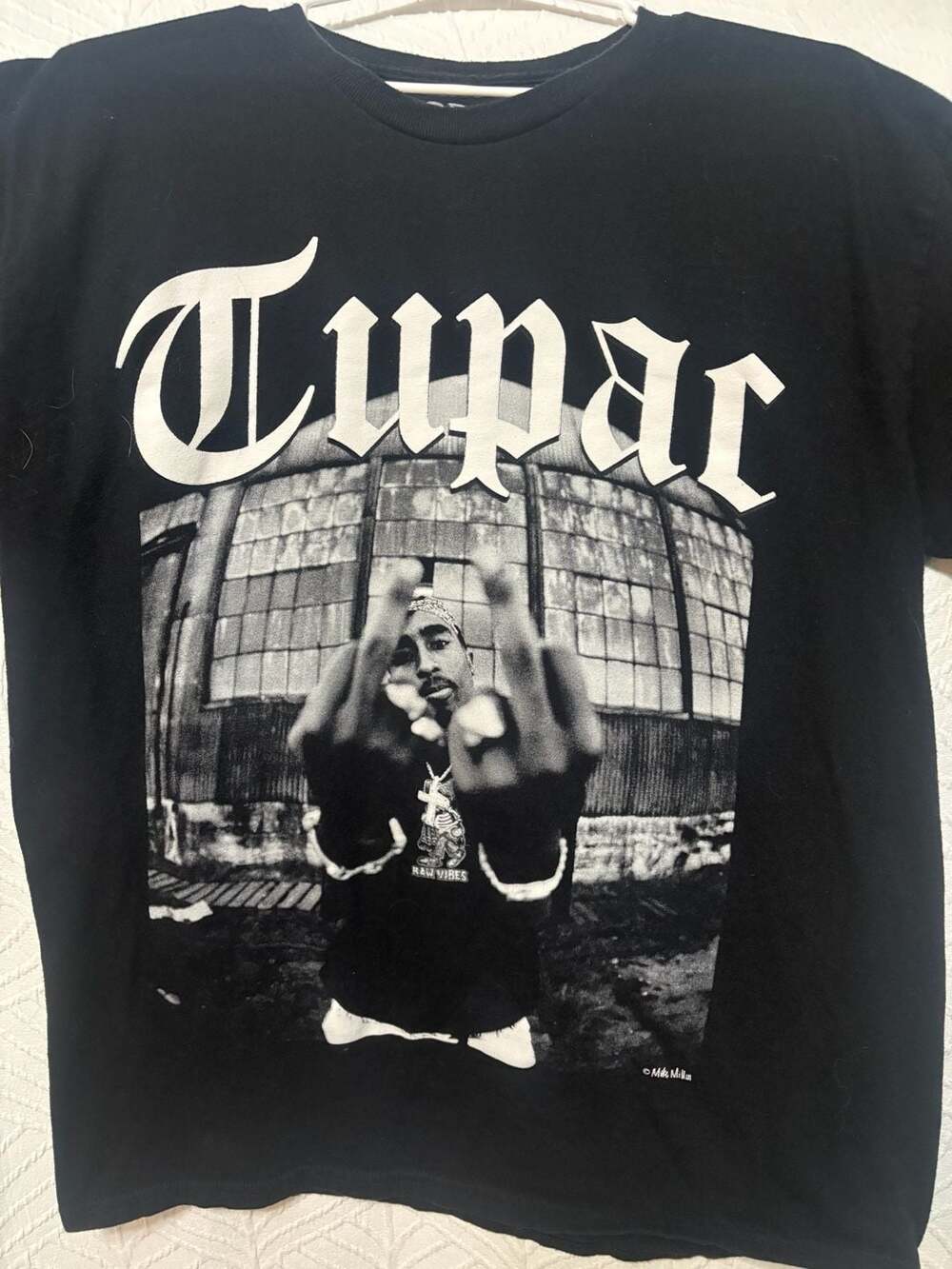 2Pac Tupac Shakur Double Middle Fingers Up Graphic T-Shirt Men's Large Black